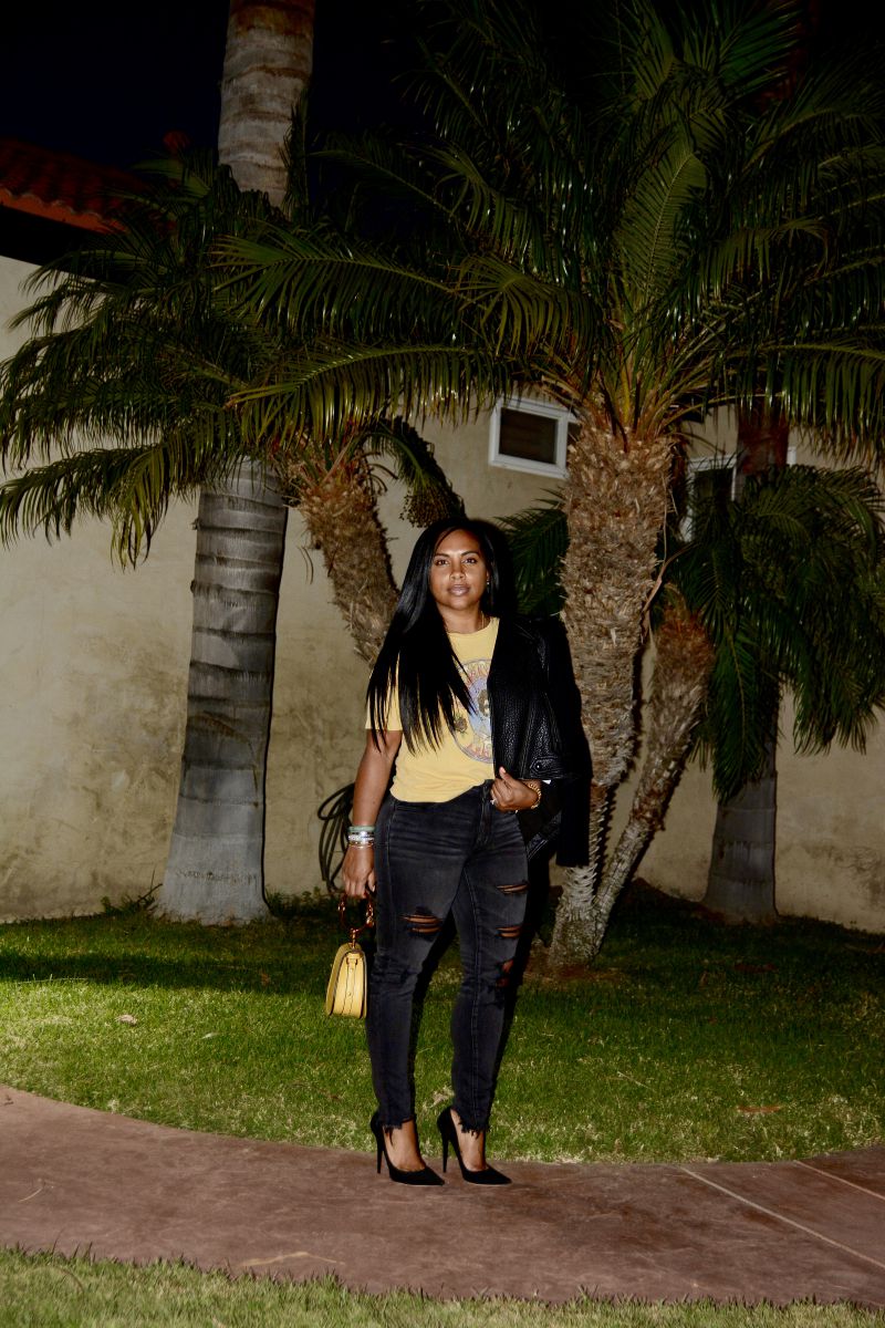 Best distresses black denim + Vintage T-Shirt Best distresses black denim + Vintage T-Shirt