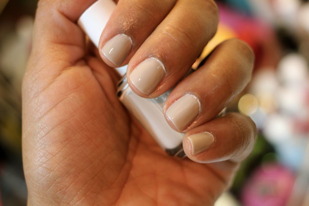 Perfect color combo for a spring manicure - Essie: Sand Tropez and Haute as Hello